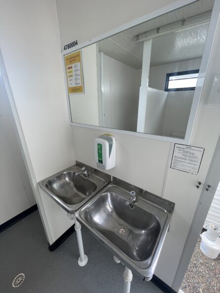 Site Office Hut Toilet Sinks