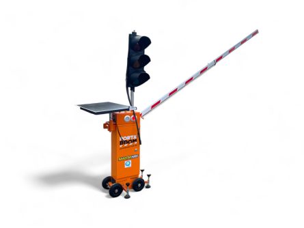 portable boom gate with traffic light